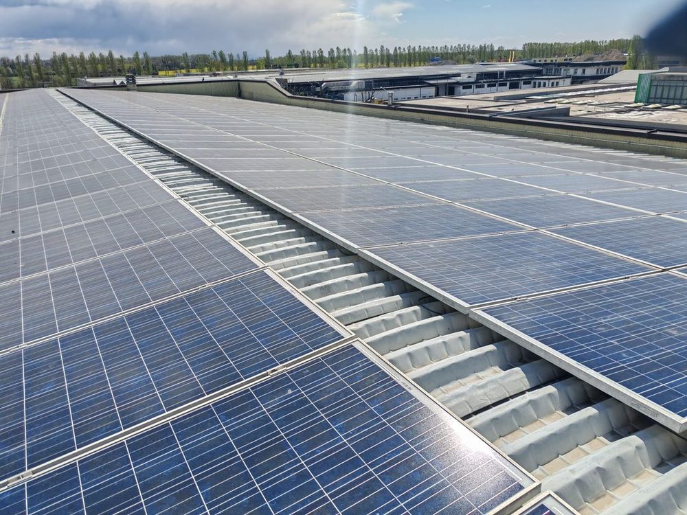 Impianto fotovoltaico su capannone industriale realizzato da Hub Project Italia